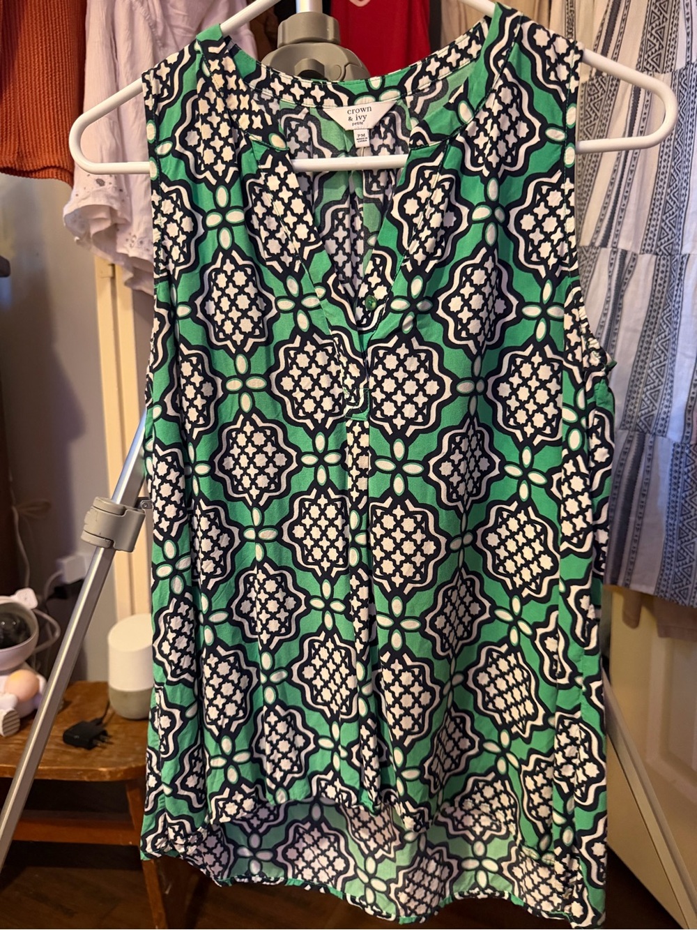 crown & ivy Green and Black Geometric Print Blouse